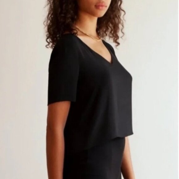 Artitzia Babaton Cropped V Neck Shirt | Black | XS - Picture 2 of 7